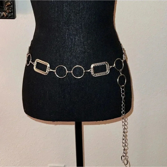 Women’s Silver Tone Chainlink Square Circle Belt NOWT Claw Clip Closure - Picture 1 of 15